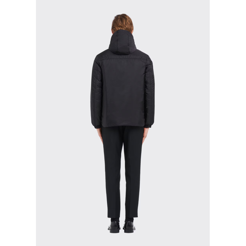 Doudoune à capuche PRADA Re nylon noir poche poitrine logo métal