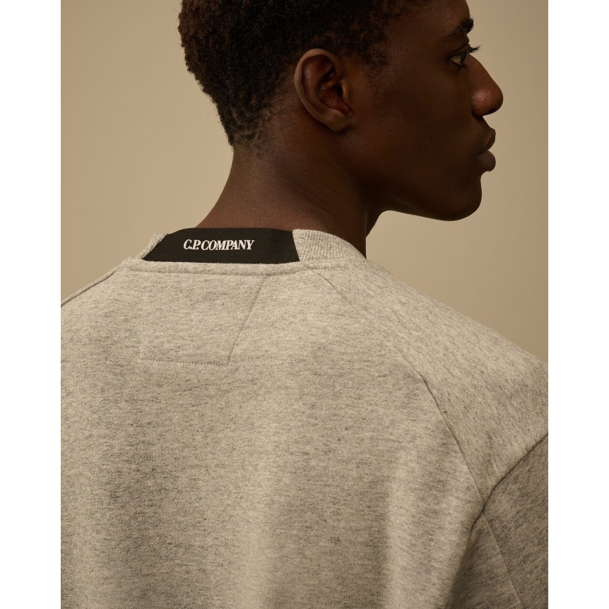 Sweat shirt col rond CP COMPANY molleton à relief diagonal coton côtelé gris chiné lentille poche