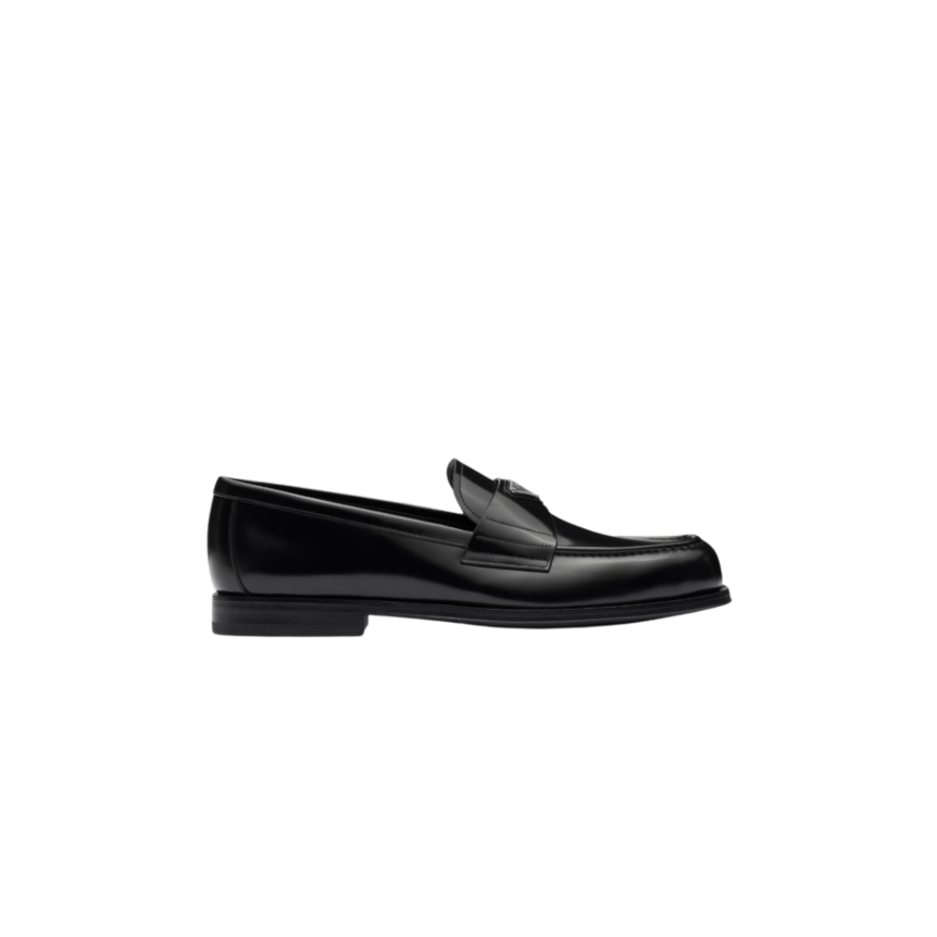 Mocassins PRADA cuir brossé noir logo triangle métal