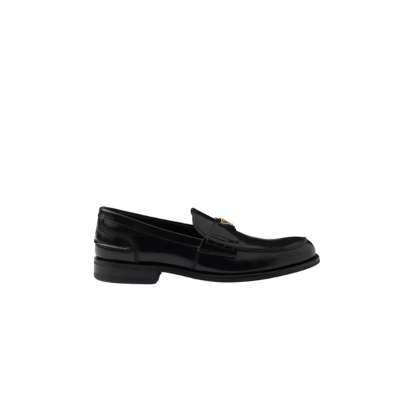 Mocassins PRADA cuir brossé noir logo triangle or