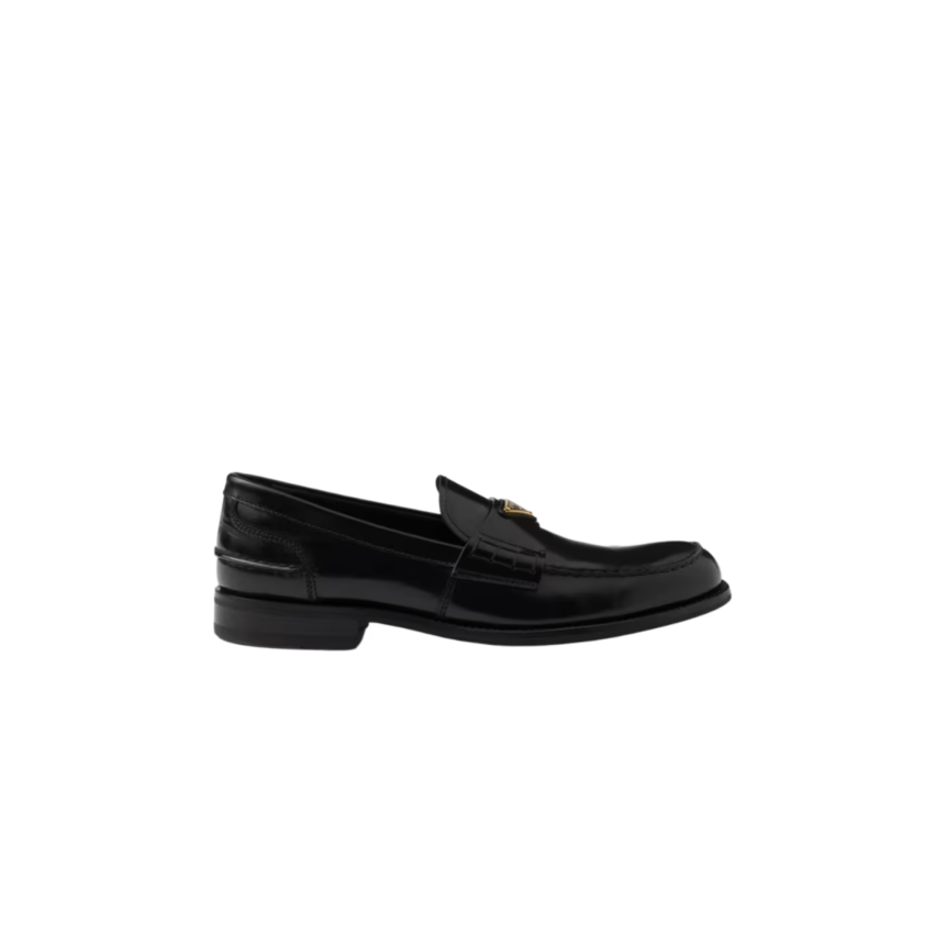 Mocassins PRADA cuir brossé noir logo triangle or