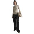 Pull col roulé en laine mérinos côtelé beige