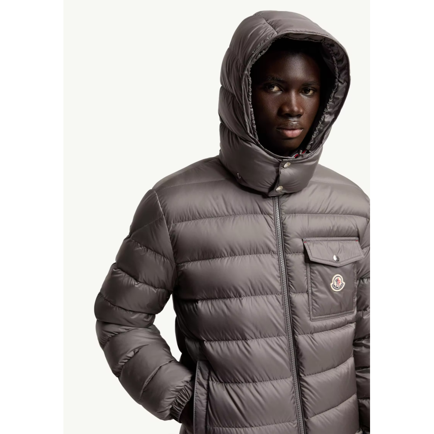 Doudoune courte à capuche MONCLER Verith nylon gris poche poitrine
