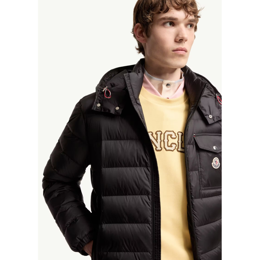 Doudoune courte à capuche MONCLER Verith nylon noir poche poitrine