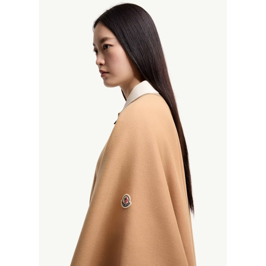 Cape capuche matelassée MONCLER laine vierge mélangée camel ceinture