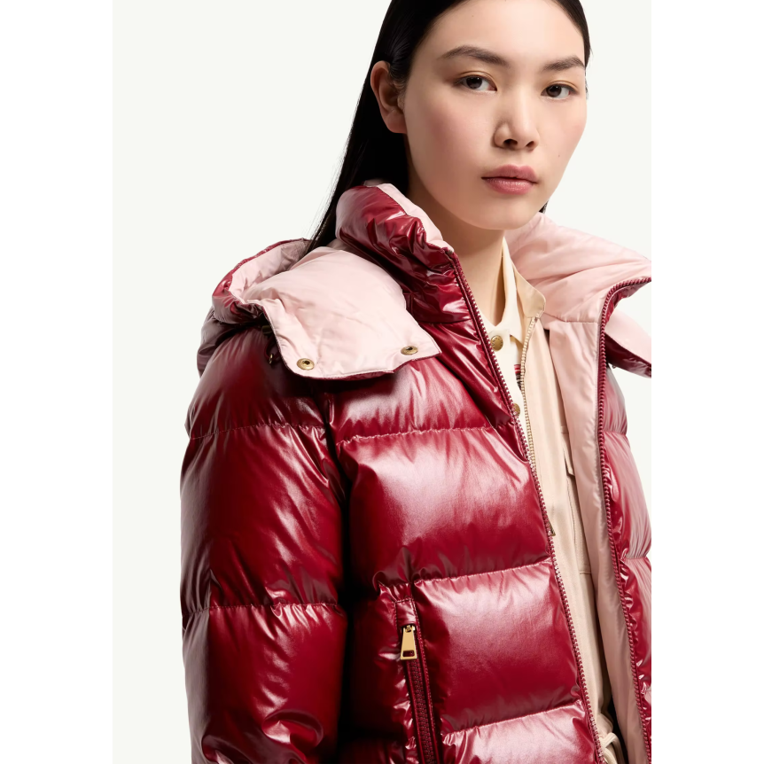 Doudoune courte à capuche MONCLER Niveole nylon brillant  rouge doublé rose