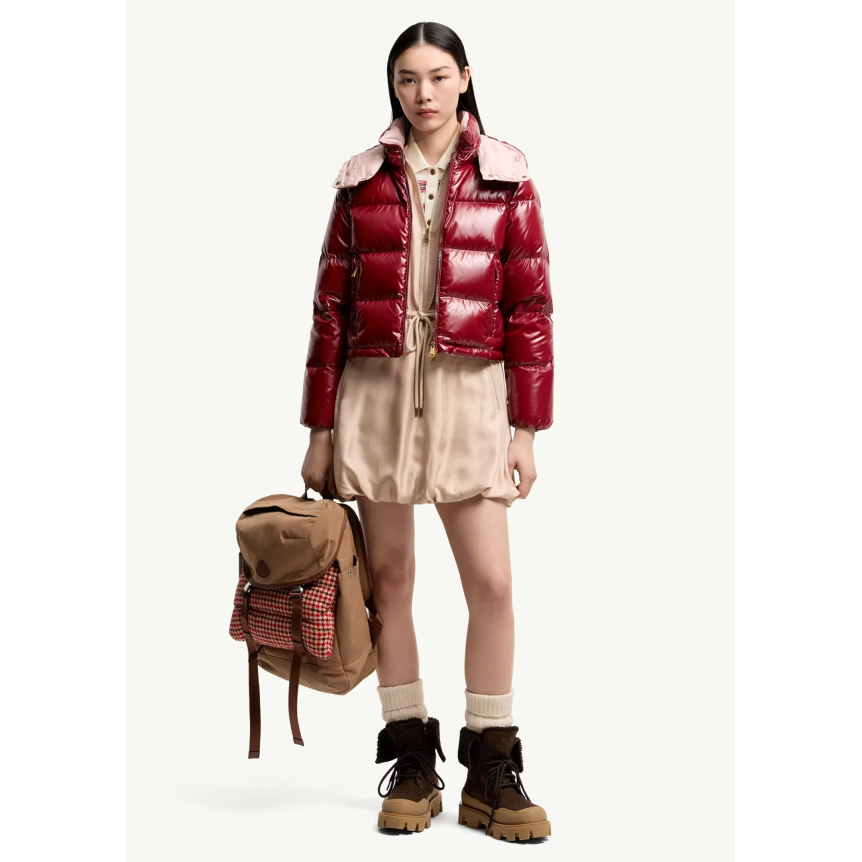 Doudoune courte à capuche MONCLER Niveole nylon brillant  rouge doublé rose