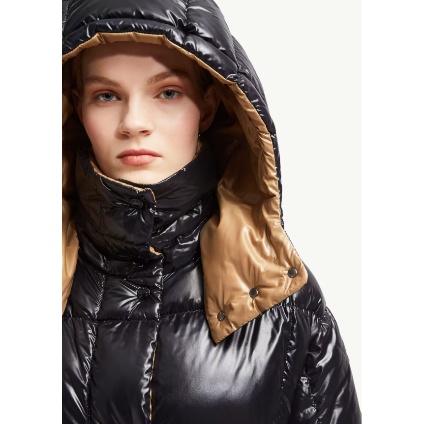 Doudoune courte à capuche MONCLER Parana nylon brillant noir pression col camel