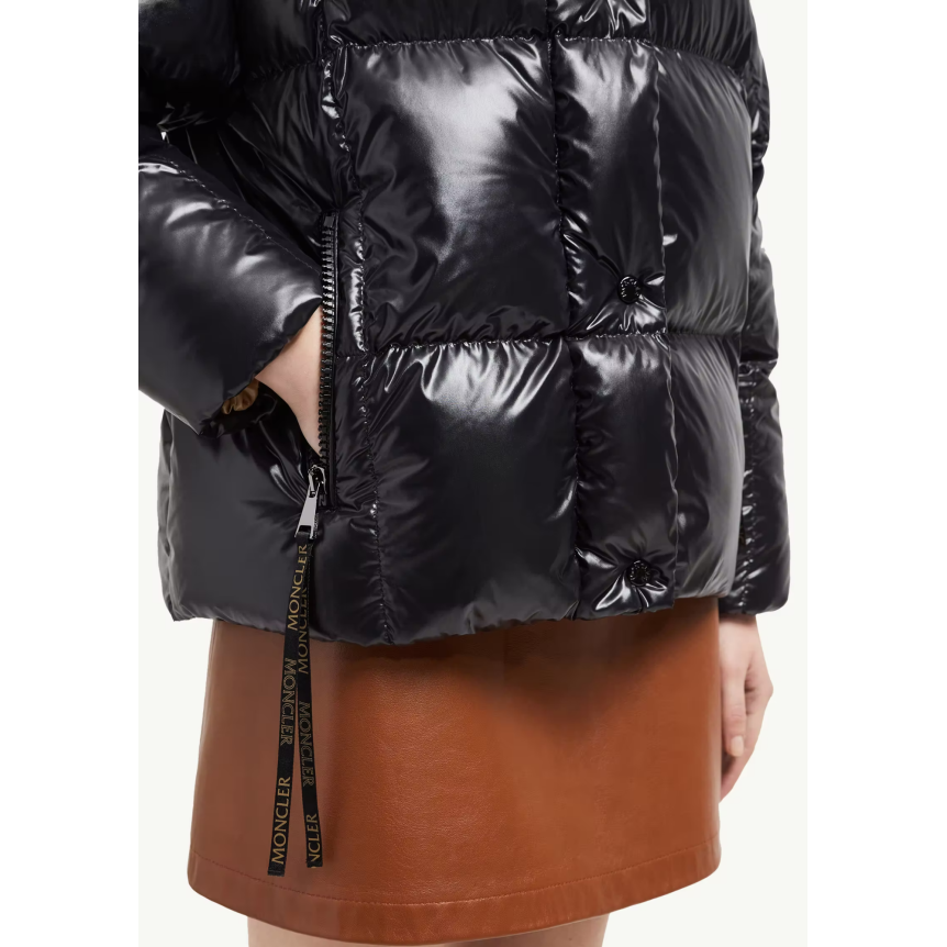 Doudoune courte à capuche MONCLER Parana nylon brillant noir pression col camel