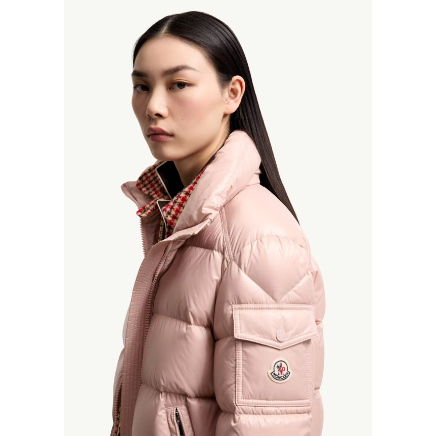 Doudoune courte à capuche MONCLER Maire nylon laqué brillant rose