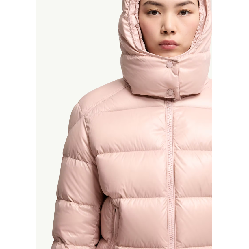 Doudoune courte à capuche MONCLER Maire nylon laqué brillant rose