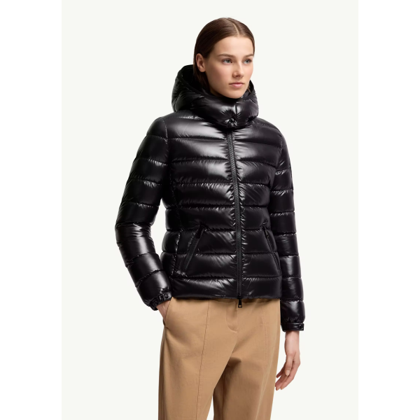 Doudoune courte à capuche MONCLER Bady nylon brillant noir matelassé boudin