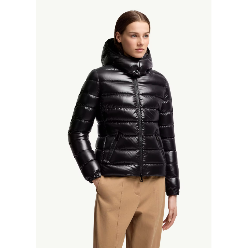 Doudoune courte à capuche MONCLER Bady nylon brillant noir matelassé boudin
