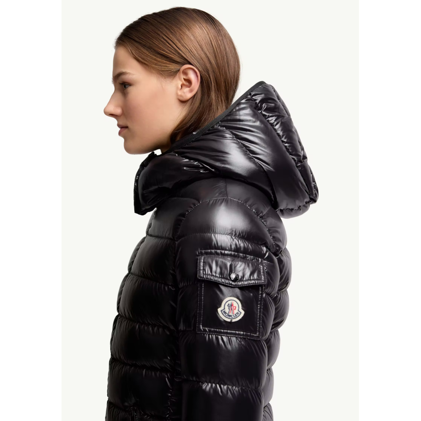 Doudoune courte à capuche MONCLER Bady nylon brillant noir matelassé boudin