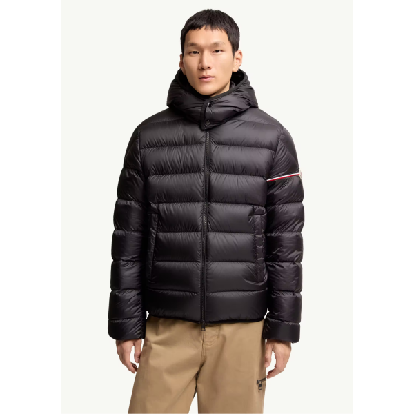 Doudoune courte à capuche MONCLER Ravenlock nylon mat noir bande manche tricolore