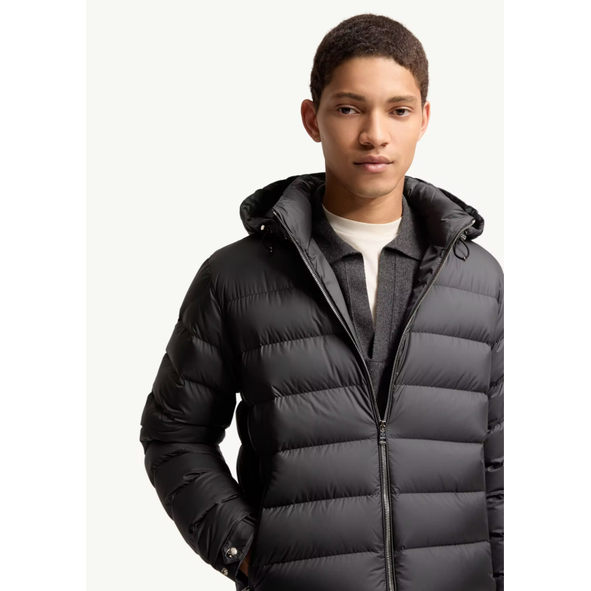 Doudoune courte à capuche MONCLER Arneb nylon mat noir logo cuir