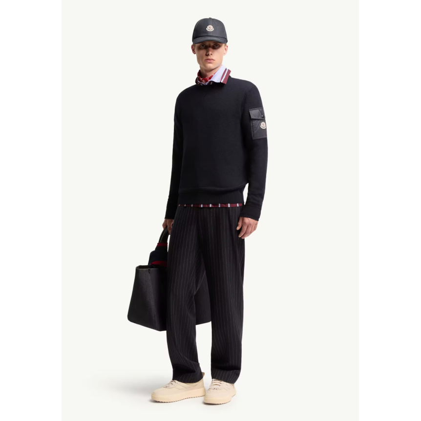 Pull col rond MONCLER  laine vierge bleu marine poche manche nylon