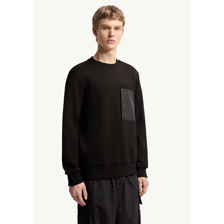Sweat shirt col rond MONCLER en en molleton de coton noir poche poitrine nylon logo embossé