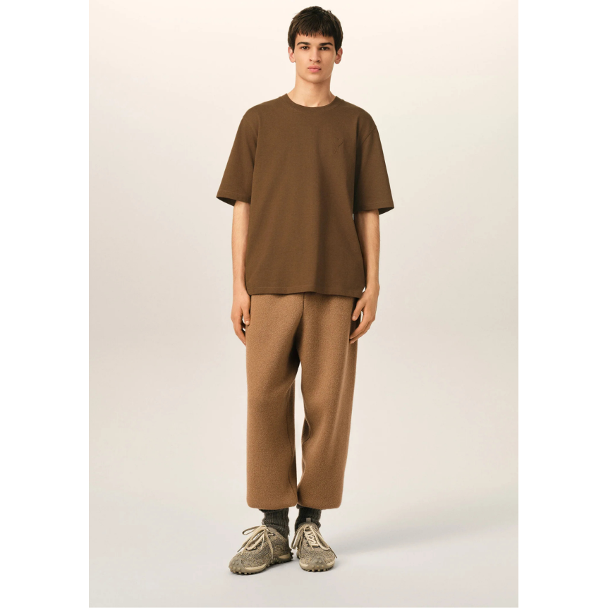 T-shirt AMI Paris col rond jersey de coton épais marron gros cœur embossé marron