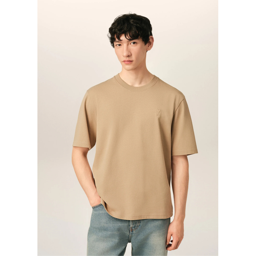 T-shirt col rond coton AMI Paris beige logo coeur embossé beige