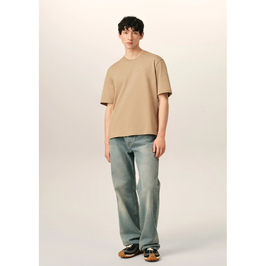 T-shirt col rond coton AMI Paris beige logo coeur embossé beige