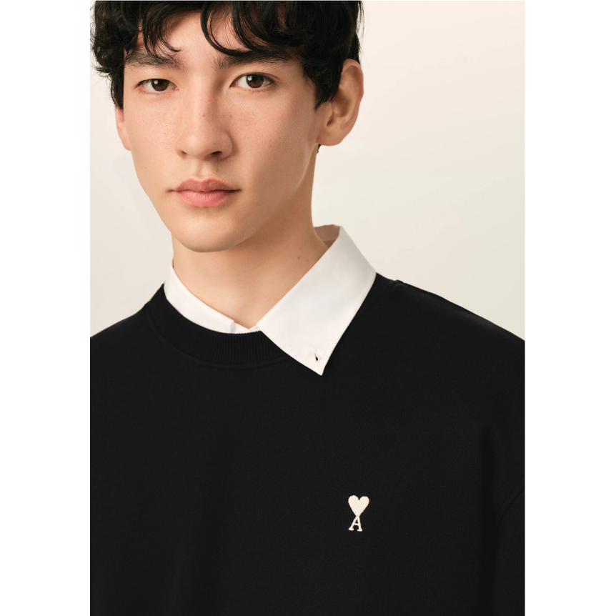 Sweat-shirt col rond AMI Paris molleton de coton noir broderie cœur blanc