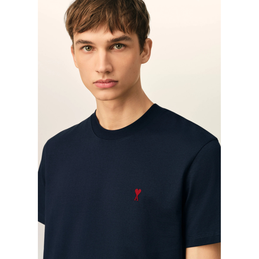 T-shirt manche courte AMI Paris col rond jersey de coton bleu marine broderie cœur rouge