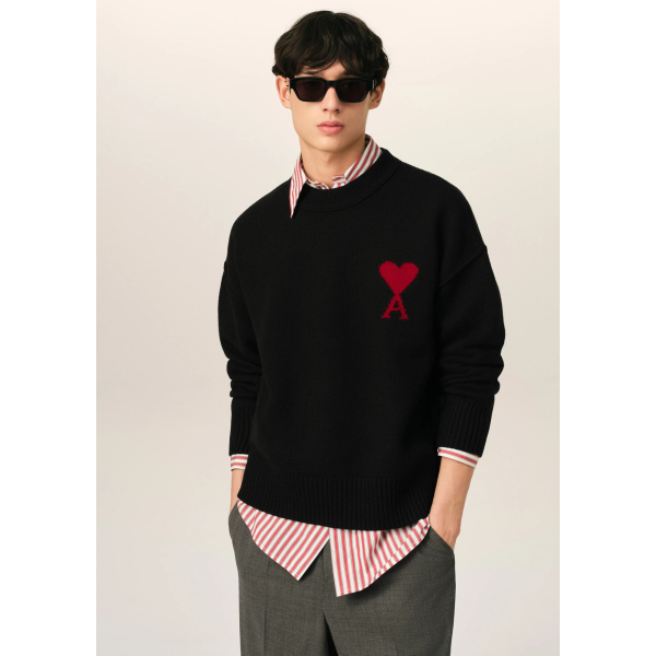 Pull col rond AMI Paris laine noir gros cœur rouge