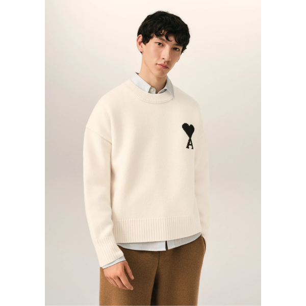Pull col rond AMI Paris laine écru gros cœur noir