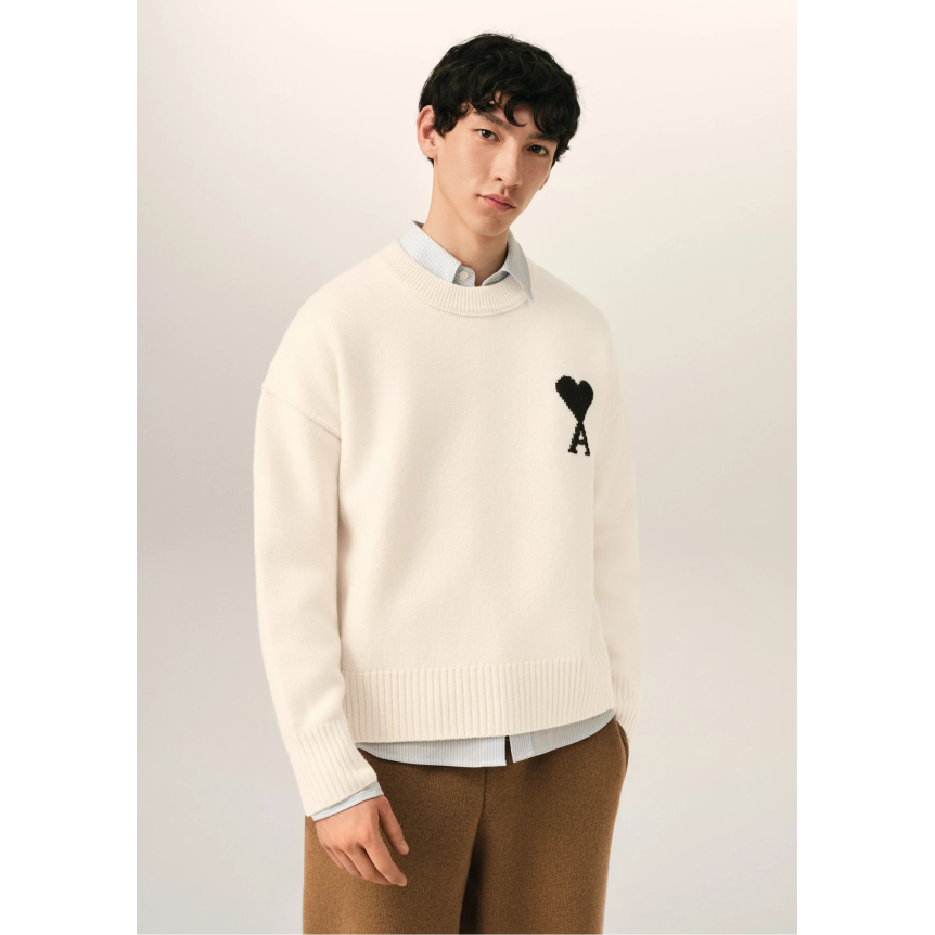Pull col rond AMI Paris laine écru gros cœur noir