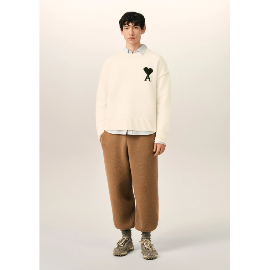 Pull col rond AMI Paris laine écru gros cœur noir
