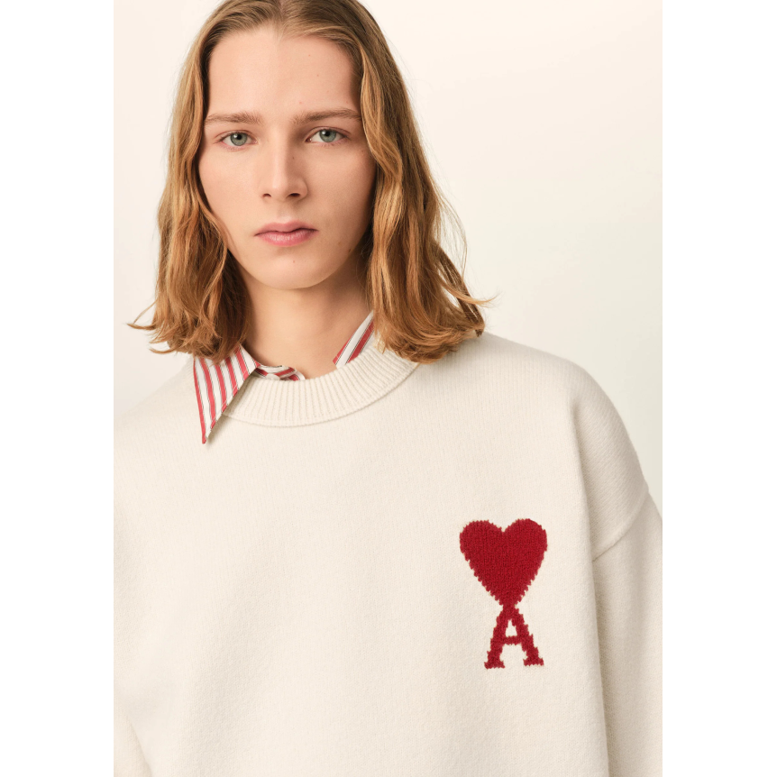 Pull col rond AMI Paris laine écru gros cœur rouge