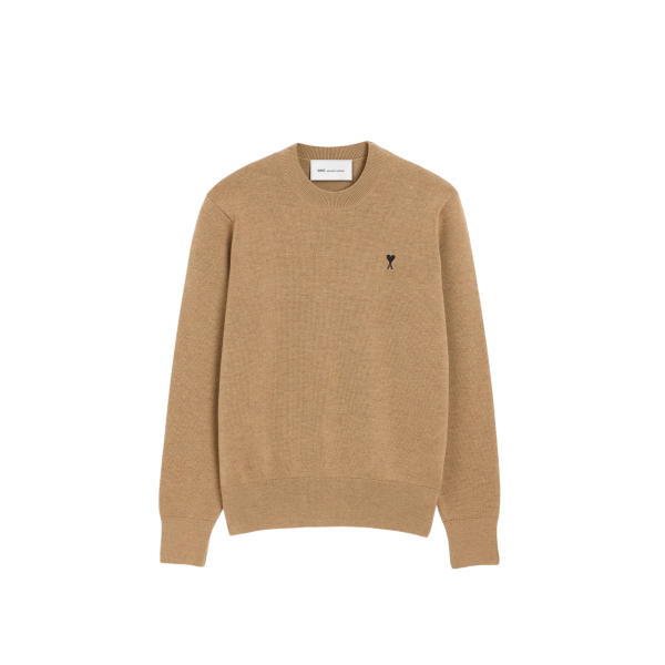 Pull col rond AMI Paris en maille laine mérinos camel broderie cœur noir