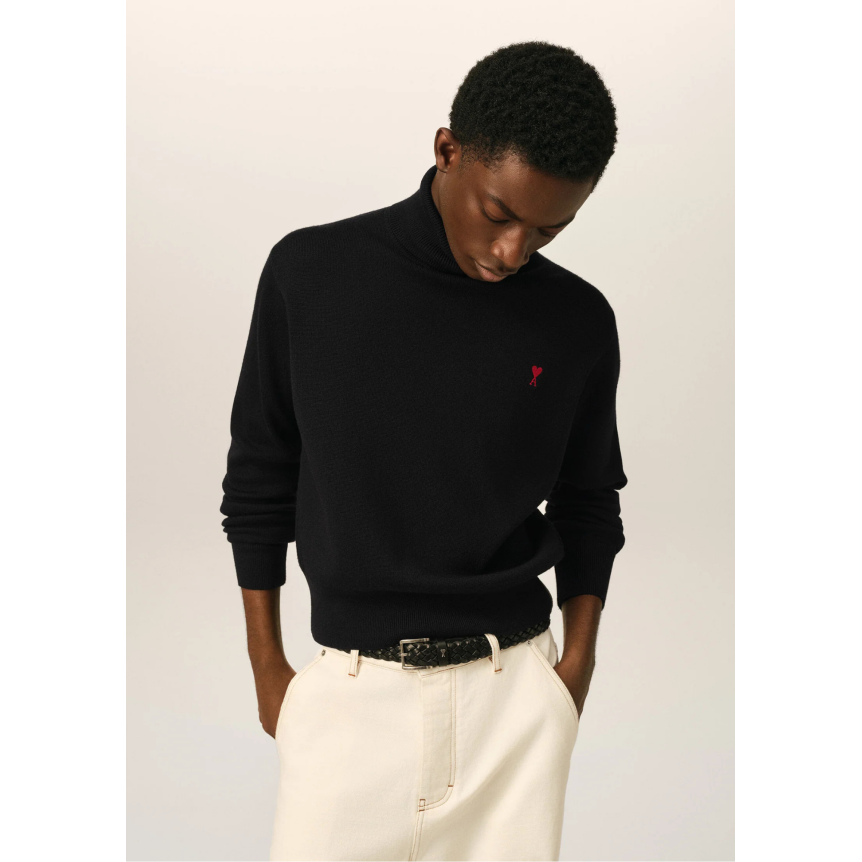 Pull col roulé AMI Paris en maille lainé mérinos noir broderie cœur rouge