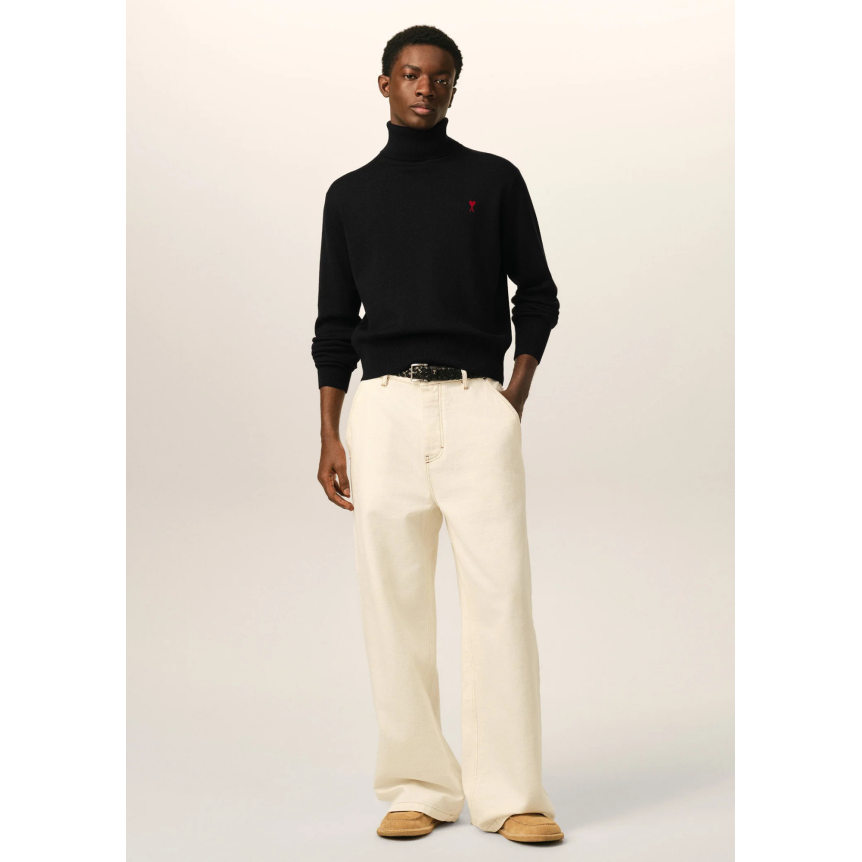 Pull col roulé AMI Paris en maille lainé mérinos noir broderie cœur rouge