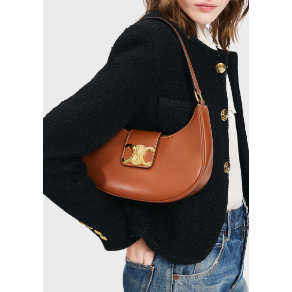Sac porté Epaule CELINE Ava médium demi lune cuir veau lisse tan marron triomphe doré