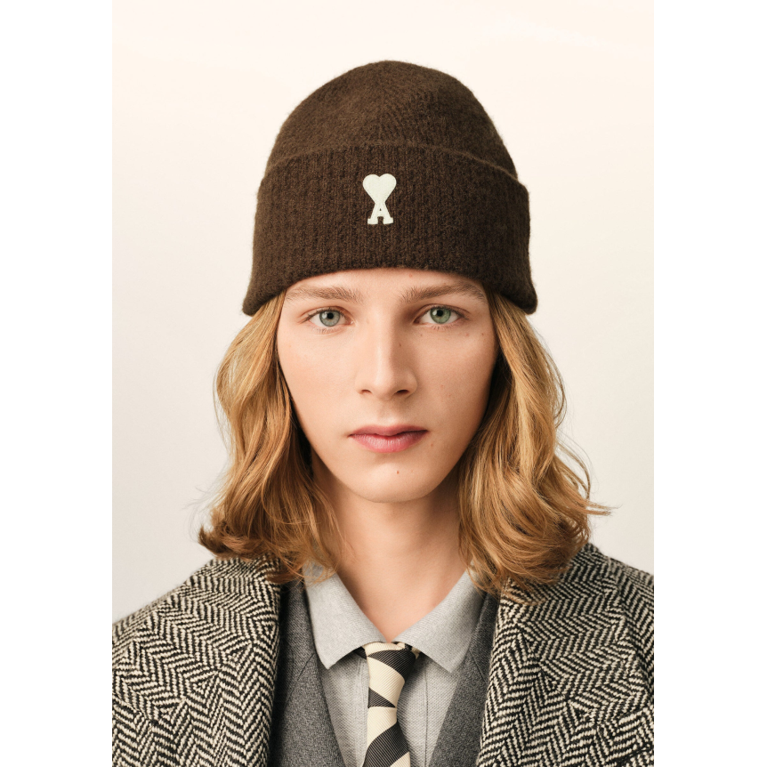 Bonnet AMI PARIS maille laine alpaga marron cœur blanc