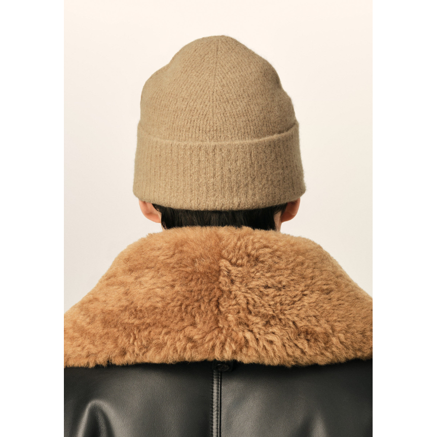 Bonnet AMI Paris maille laine alpaga beige cœur blanc