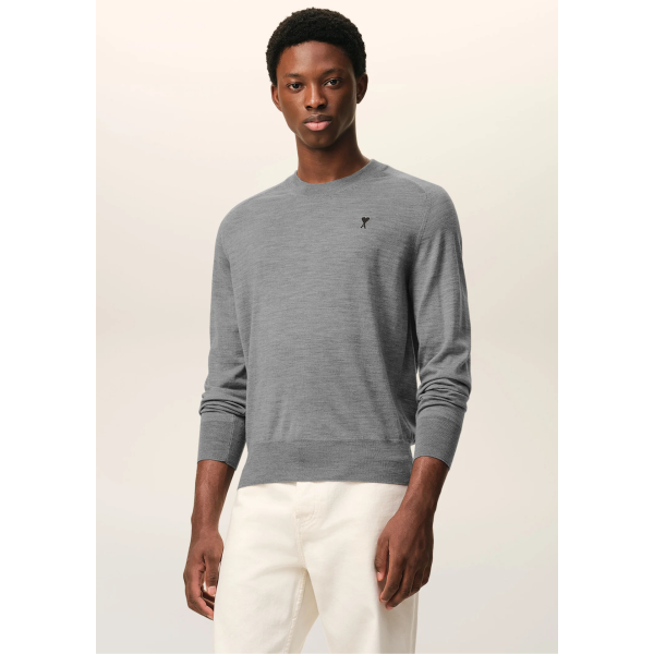 Pull col rond AMI Paris en maille laine mérinos extrafine grise cœur noir