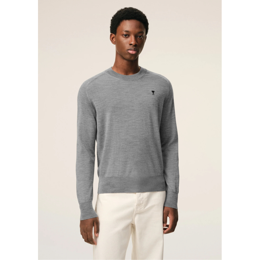 Pull col rond AMI Paris en maille laine mérinos extrafine grise cœur noir