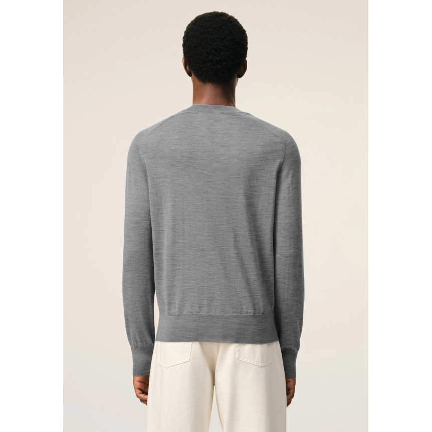 Pull col rond AMI Paris en maille laine mérinos extrafine grise cœur noir