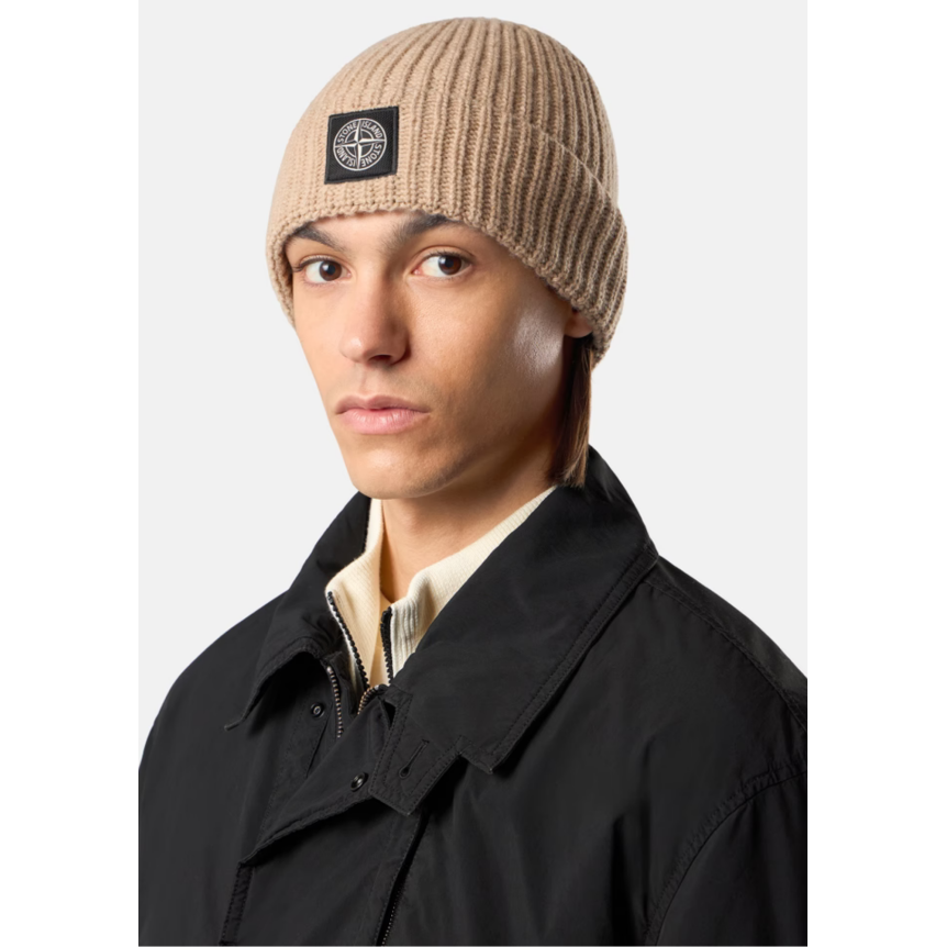 Bonnet STONE ISLAND en maille laine côtelée beige avec patch Compass