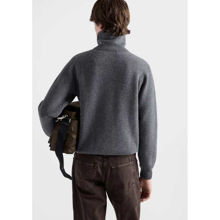 Pull oversize PRADA col montant zippé laine cachemire gris ardoise logo poitrine