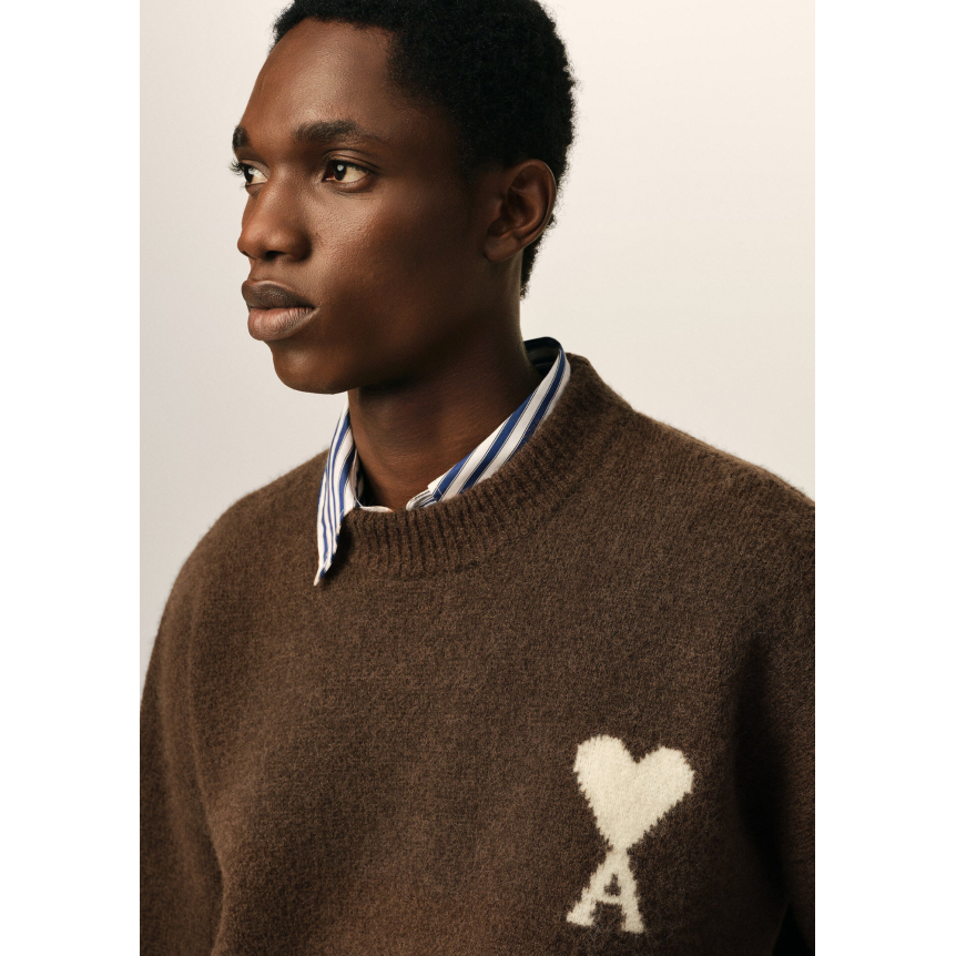 Pull col rond AMI Paris maille laine alpaga marron cœur blanc
