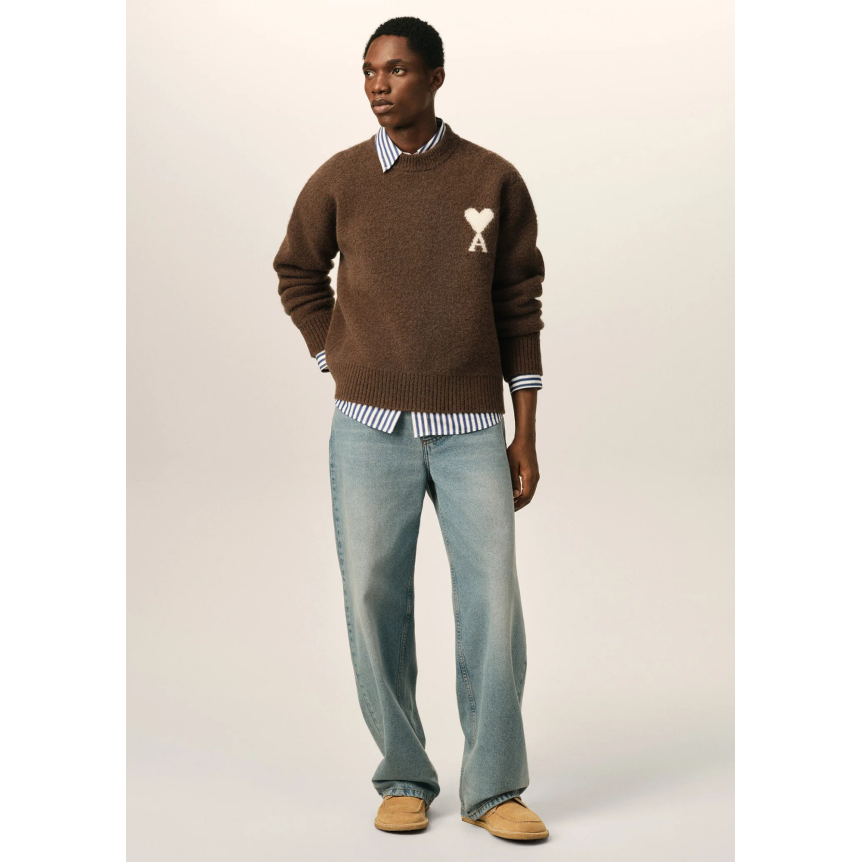 Pull col rond AMI Paris maille laine alpaga marron cœur blanc