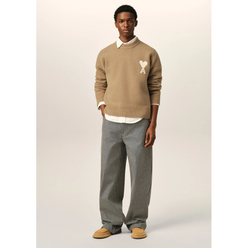 Pull col rond AMI Paris maille laine alpaga beige cœur blanc