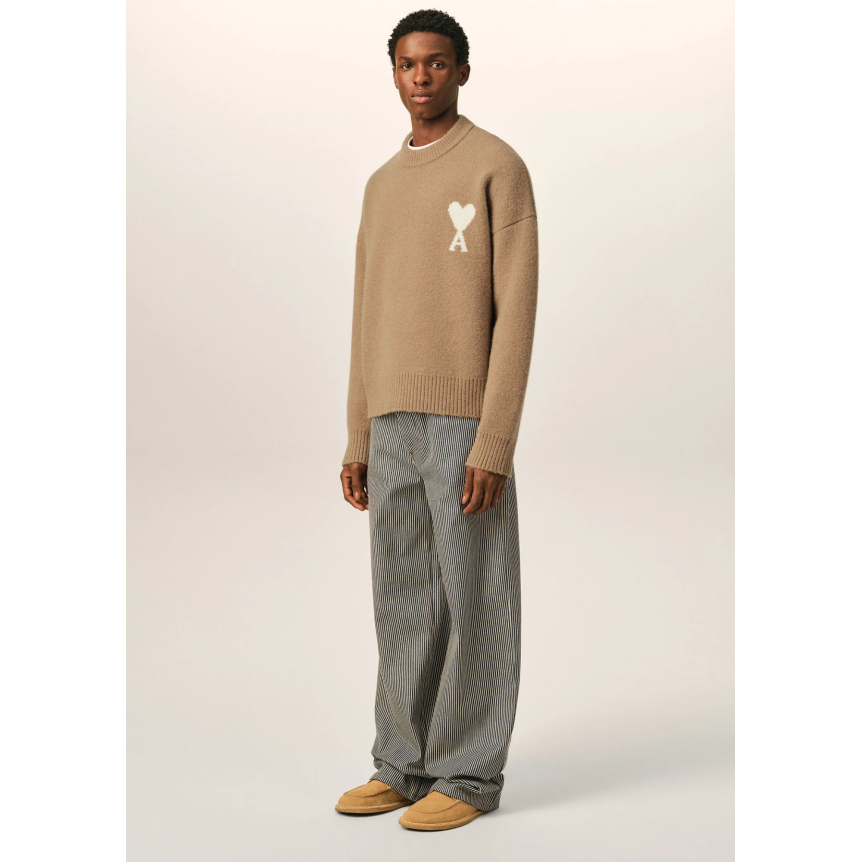 Pull col rond AMI Paris maille laine alpaga beige cœur blanc