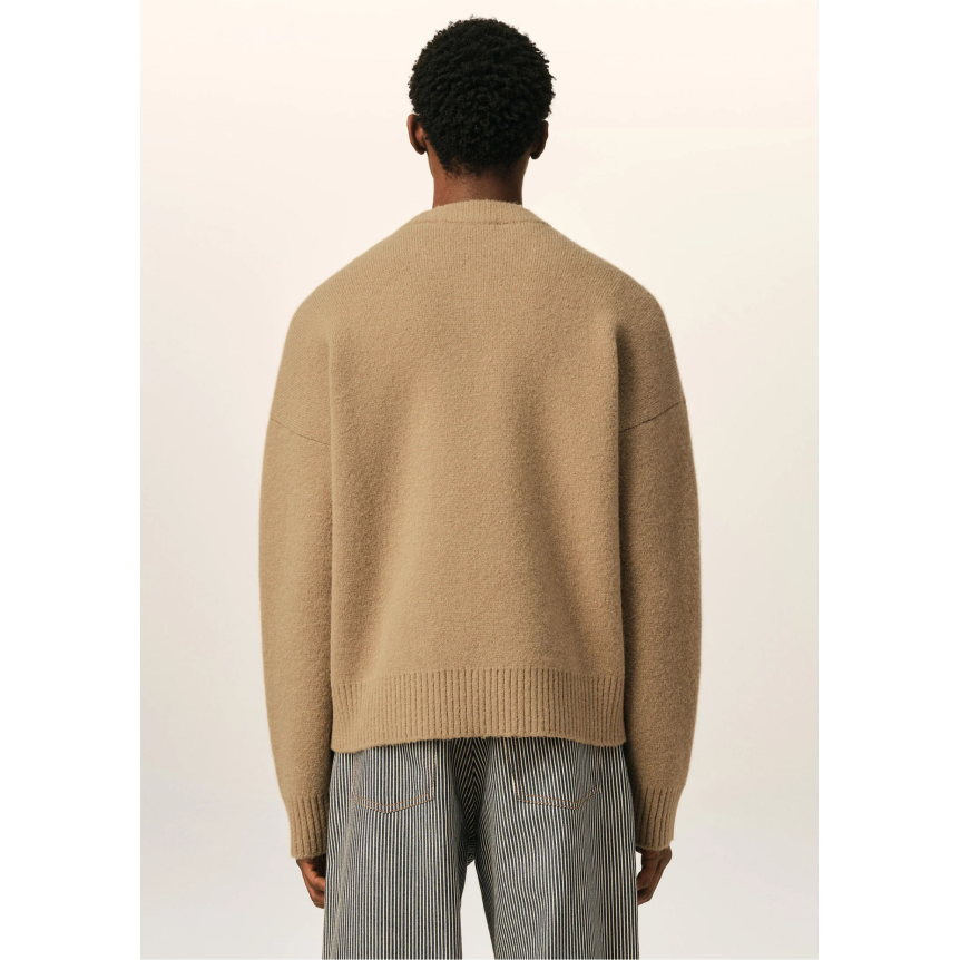 Pull col rond AMI Paris maille laine alpaga beige cœur blanc