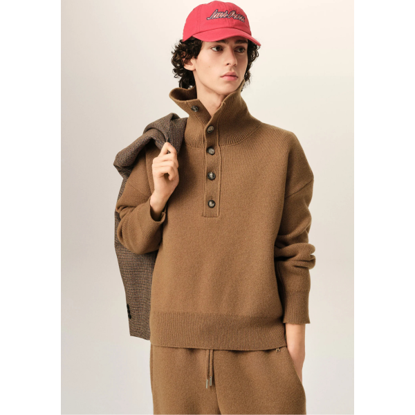 Pull AMI Paris col montant boutonné en laine camel