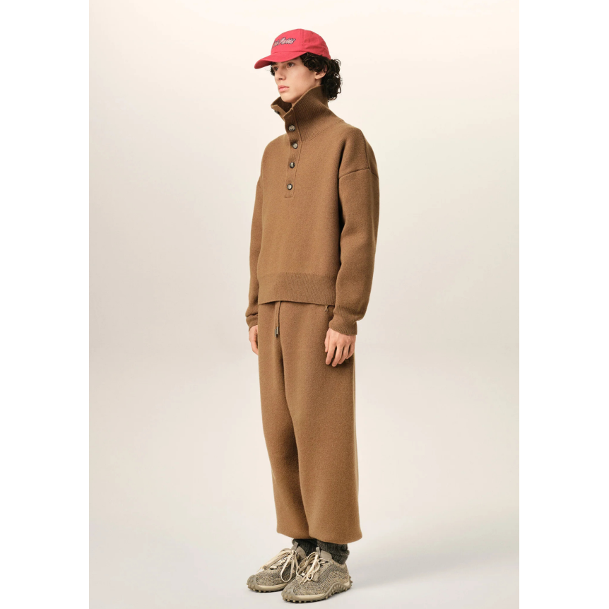 Pull AMI Paris col montant boutonné en laine camel